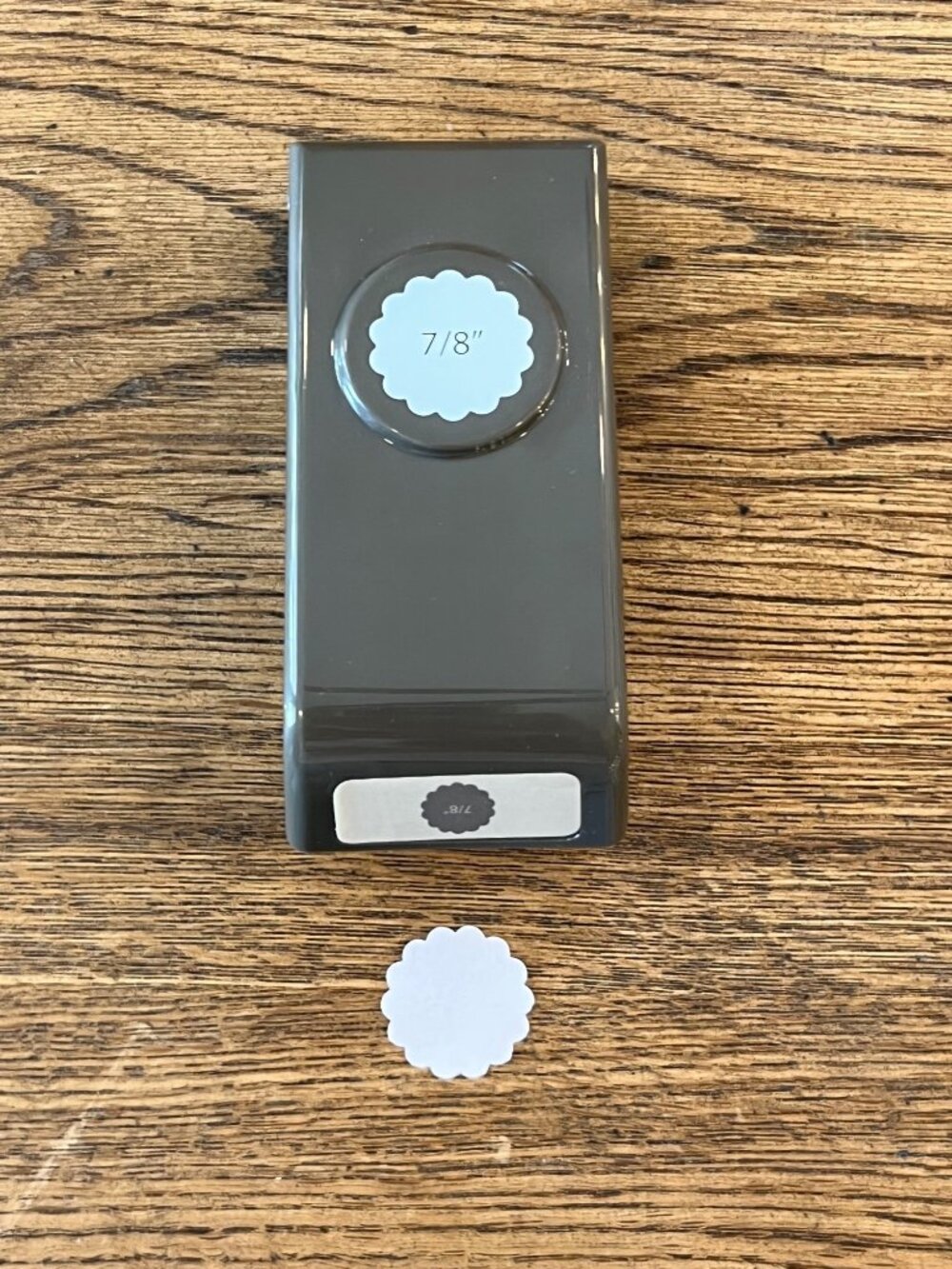 Stampin' Up! Scallop Circle Paper Punch 7/8" Craft Tool Scrapbooking Supply